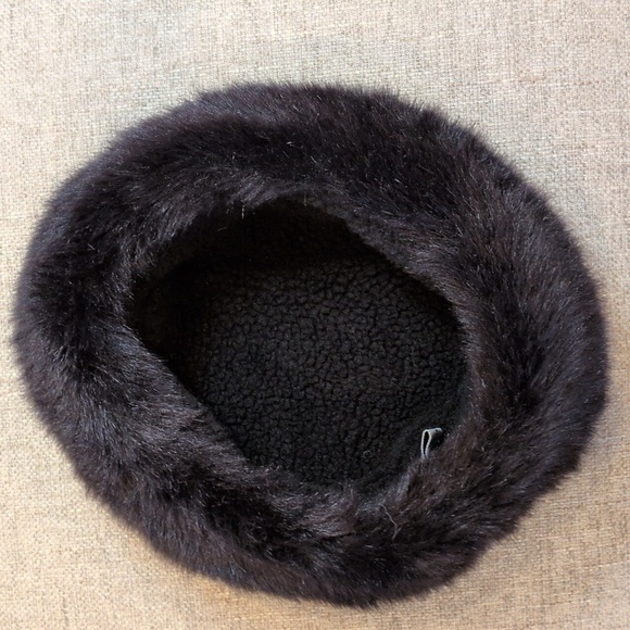 Betmar NY Black Faux Fur Trimmed Hat Women's OSFA - Picture 6 of 10